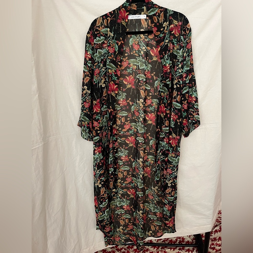 Cameo and Myth - Long Duster - Black Floral Print - Size Medium